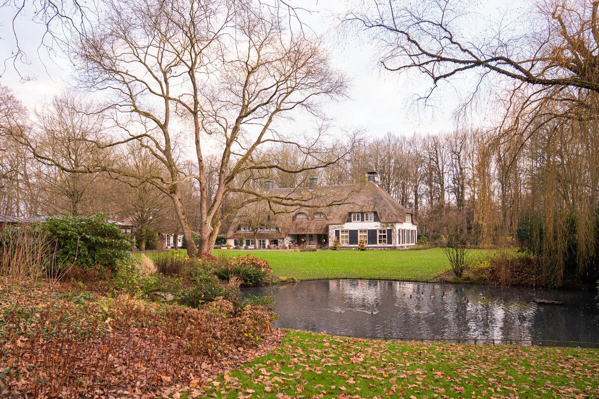 Zicht vanaf aanplantlocatie naar woonhuis